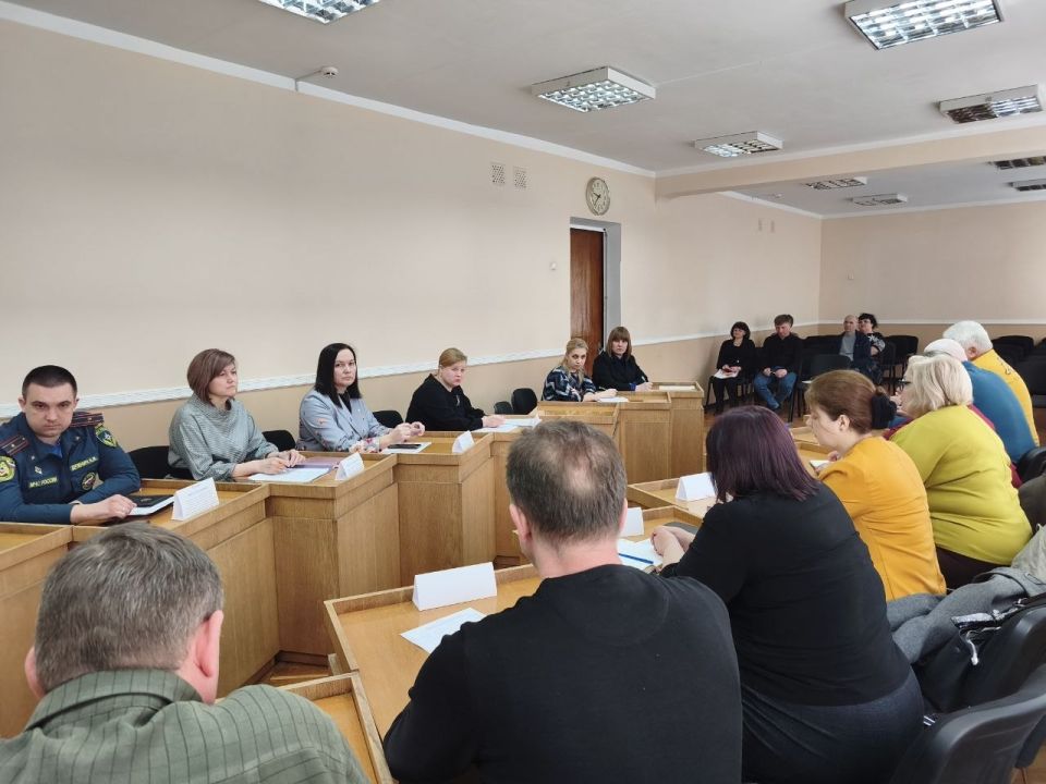 Сегодня, 25 марта, руководитель Управы Кировского внутригородского района Администрации городского округа Макеевка Андрей Хорошко провел расширенное аппаратное совещание Сегодня, 25 марта, руководитель Управы Кировского внутригородского района Администрации городского округа Макеевка Андрей Хорошко провел расширенное аппаратное совещание
