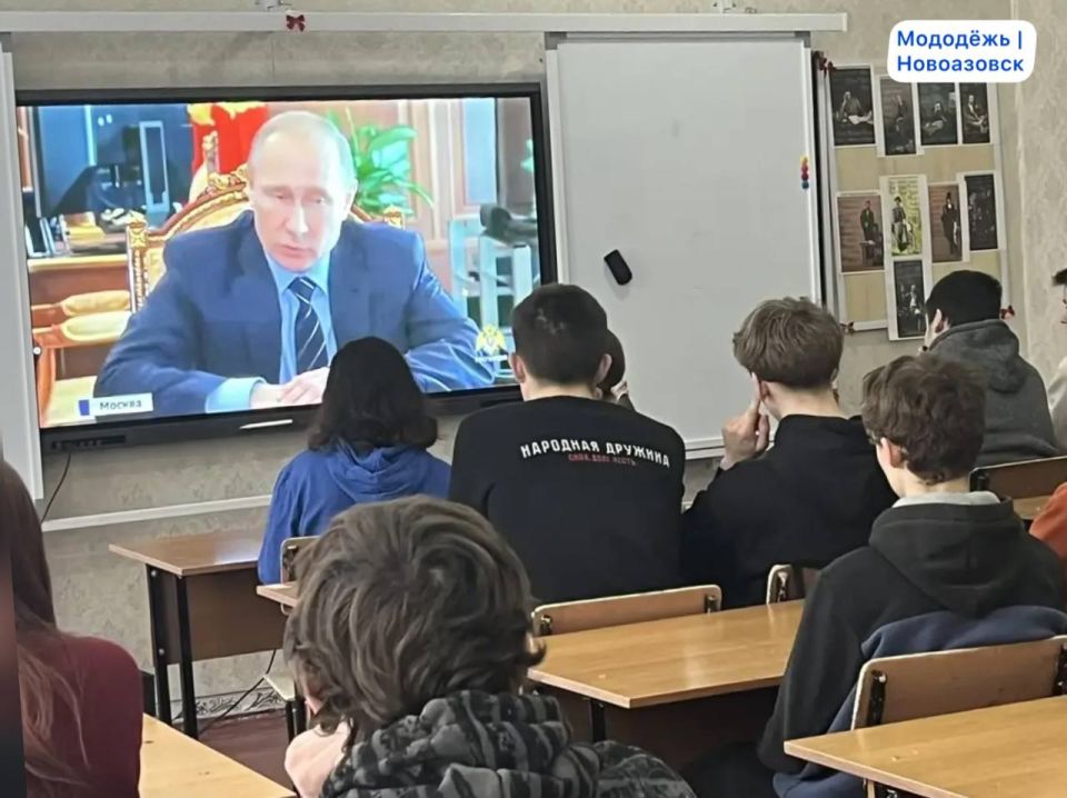 Студенты «НИТ» поздравили представителей Росгвардии с 10 годовщиной со дня образования Студенты «НИТ» поздравили представителей Росгвардии с 10 годовщиной со дня образования