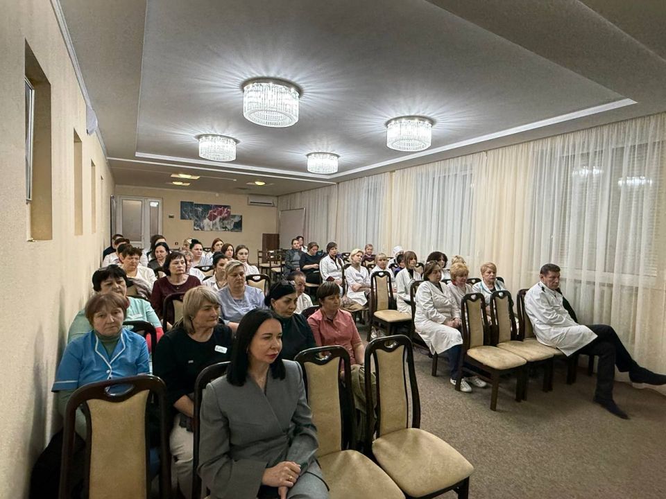Руководитель Управы Центрально-Городского внутригородского района Алексей Еськов провел встречу с трудовым коллективом ГБУ Донецкой Народной Республики «Психиатрическая больница г. Макеевки» Руководитель Управы Центрально-Городского внутригородского района Алексей Еськов провел встречу с трудовым коллективом ГБУ Донецкой Народной Республики «Психиатрическая больница г. Макеевки»