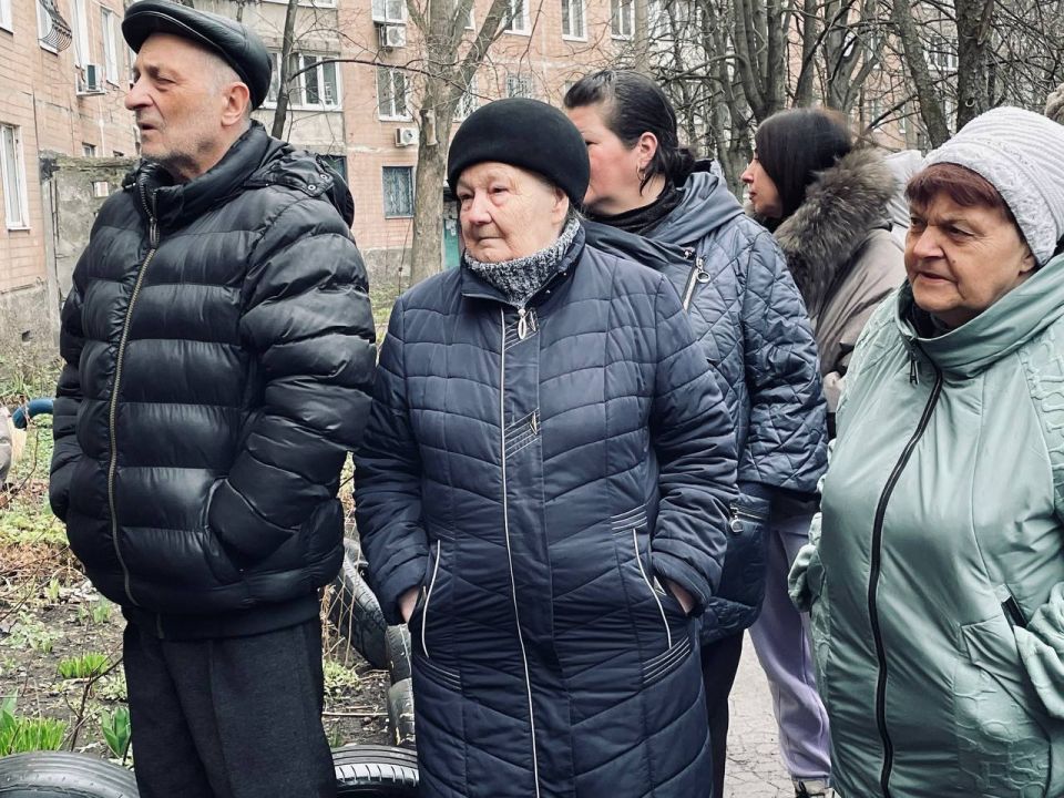 Анна Кондрыкинская: Знаете, есть моменты, когда слова излишни, когда в глаза смотрят люди, уставшие ждать, но не сдающиеся Анна Кондрыкинская: Знаете, есть моменты, когда слова излишни, когда в глаза смотрят люди, уставшие ждать, но не сдающиеся