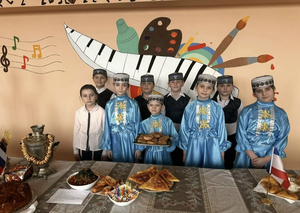 В марте школы Донецкой Народной Республики стали яркими площадками фестиваля «Мозаика культур», который проходит под патронатом Уполномоченного по правам ребенка в ДНР! В марте школы Донецкой Народной Республики стали яркими площадками фестиваля «Мозаика культур», который проходит под патронатом Уполномоченного по правам ребенка в ДНР!
