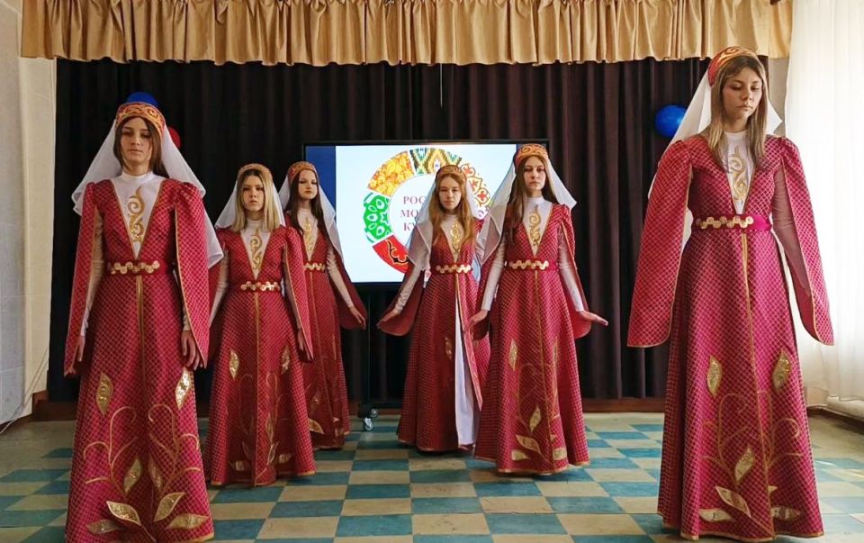 В марте школы Донецкой Народной Республики стали яркими площадками фестиваля «Мозаика культур», который проходит под патронатом Уполномоченного по правам ребенка в ДНР! В марте школы Донецкой Народной Республики стали яркими площадками фестиваля «Мозаика культур», который проходит под патронатом Уполномоченного по правам ребенка в ДНР!