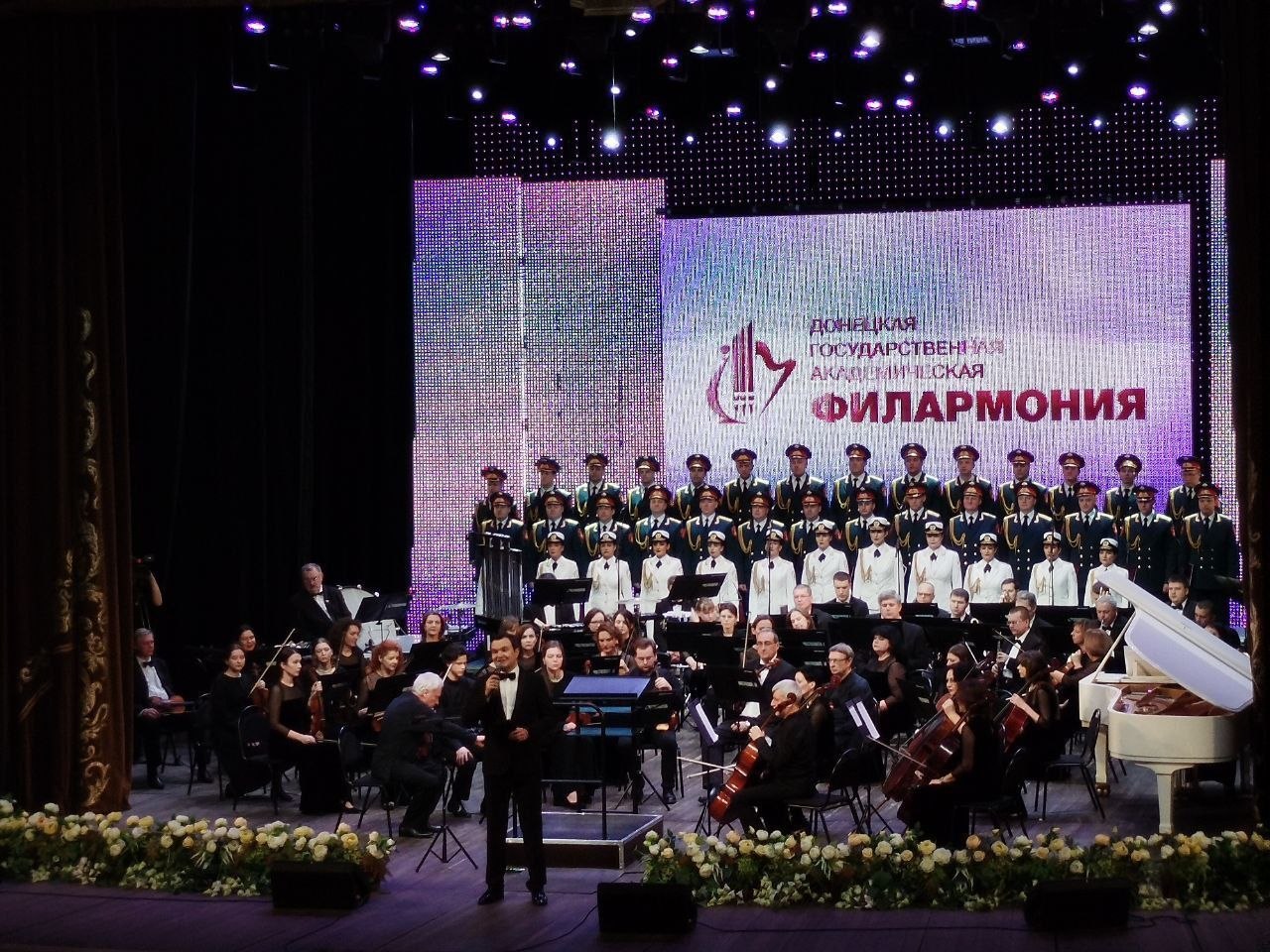 Активистки Совета женщин Будёновского района Донецка и партийного проекта «Женское движение Единой России», а также ветераны первичной ветеранской организации «Октябрьский» проекта «Старшее поколение» Единой России внимали... Активистки Совета женщин Будёновского района Донецка и партийного проекта «Женское движение Единой России», а также ветераны первичной ветеранской организации «Октябрьский» проекта «Старшее поколение» Единой России внимали...