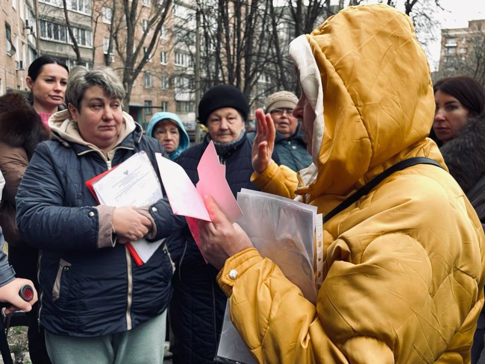 Анна Кондрыкинская: Знаете, есть моменты, когда слова излишни, когда в глаза смотрят люди, уставшие ждать, но не сдающиеся Анна Кондрыкинская: Знаете, есть моменты, когда слова излишни, когда в глаза смотрят люди, уставшие ждать, но не сдающиеся