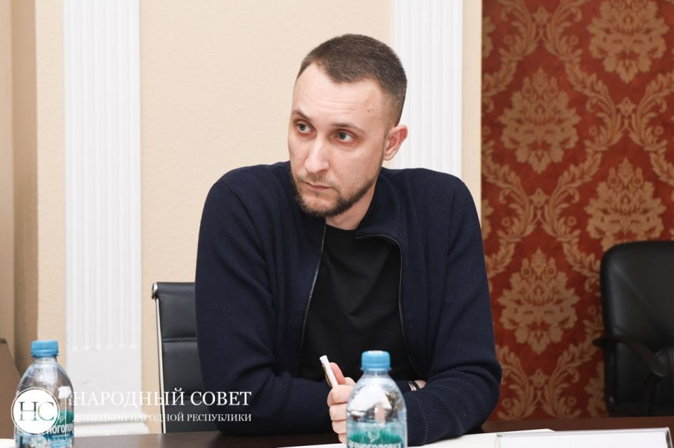 Народный Совет и Молодежный Парламент работают над законодательством в сфере патриотического воспитания Народный Совет и Молодежный Парламент работают над законодательством в сфере патриотического воспитания