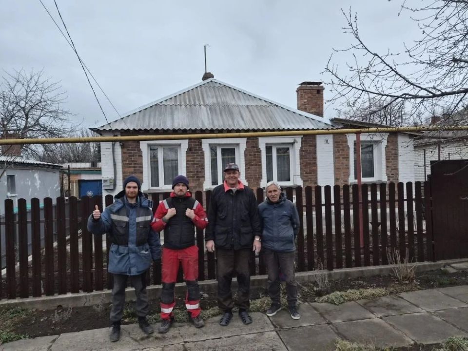 Александр Пеняев: В городе Ясиноватая завершены работы по восстановлению кровли в индивидуальном жилом доме по улице Энгельса, 11. Благодаря совместным усилиям волонтеров Русской Православной Церкви и поддержке местных... Александр Пеняев: В городе Ясиноватая завершены работы по восстановлению кровли в индивидуальном жилом доме по улице Энгельса, 11. Благодаря совместным усилиям волонтеров Русской Православной Церкви и поддержке местных...