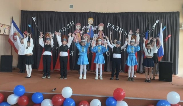 В марте школы Донецкой Народной Республики стали яркими площадками фестиваля «Мозаика культур», который проходит под патронатом Уполномоченного по правам ребенка в ДНР! В марте школы Донецкой Народной Республики стали яркими площадками фестиваля «Мозаика культур», который проходит под патронатом Уполномоченного по правам ребенка в ДНР!