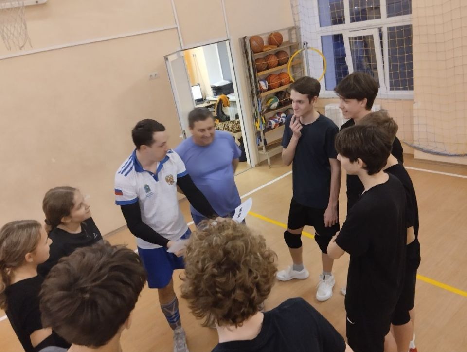 Перед началом очередной тренировки по волейболу инструкторы МБУ МЦФЗН «Спорт для всех» Еня Артур Владимирович и Поляков Олег Александрович провели профилактическую беседу с юными спортсменами на важную тему — «Нет... Перед началом очередной тренировки по волейболу инструкторы МБУ МЦФЗН «Спорт для всех» Еня Артур Владимирович и Поляков Олег Александрович провели профилактическую беседу с юными спортсменами на важную тему — «Нет...