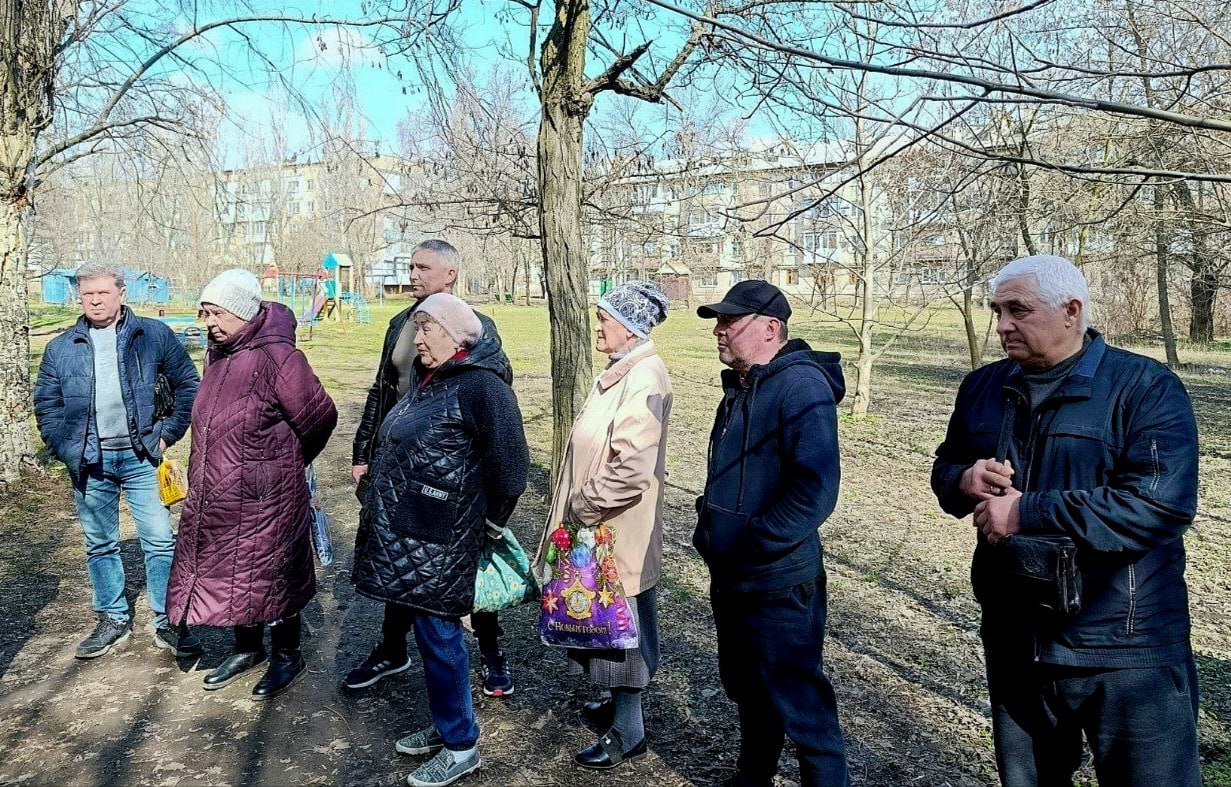 Михаил Меренков: Сегодня совместно с депутатом Донецкого городского совета Николаем Тимченко, в рамках реализации партийного проекта Единой России «Управдом ДНР», провели встречу с жителями района Михаил Меренков: Сегодня совместно с депутатом Донецкого городского совета Николаем Тимченко, в рамках реализации партийного проекта Единой России «Управдом ДНР», провели встречу с жителями района