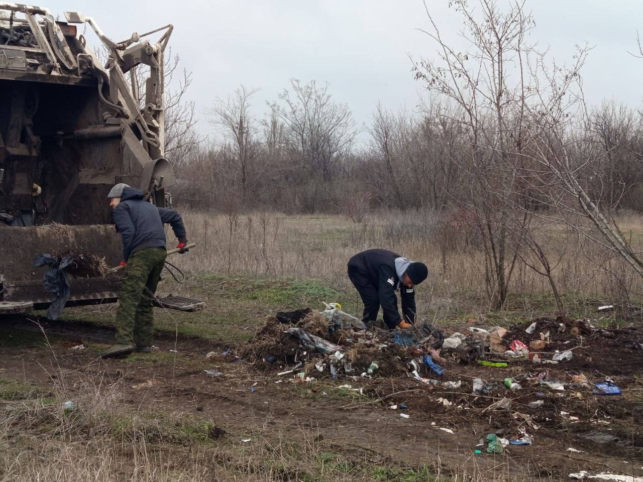 На прямую линию Президента РФ В.В. Путина обратился житель городского округа Иловайск с просьбой обратить внимание и решить вопрос несанкционированной свалки на Донецкой стороне города по ул. Ломоносова