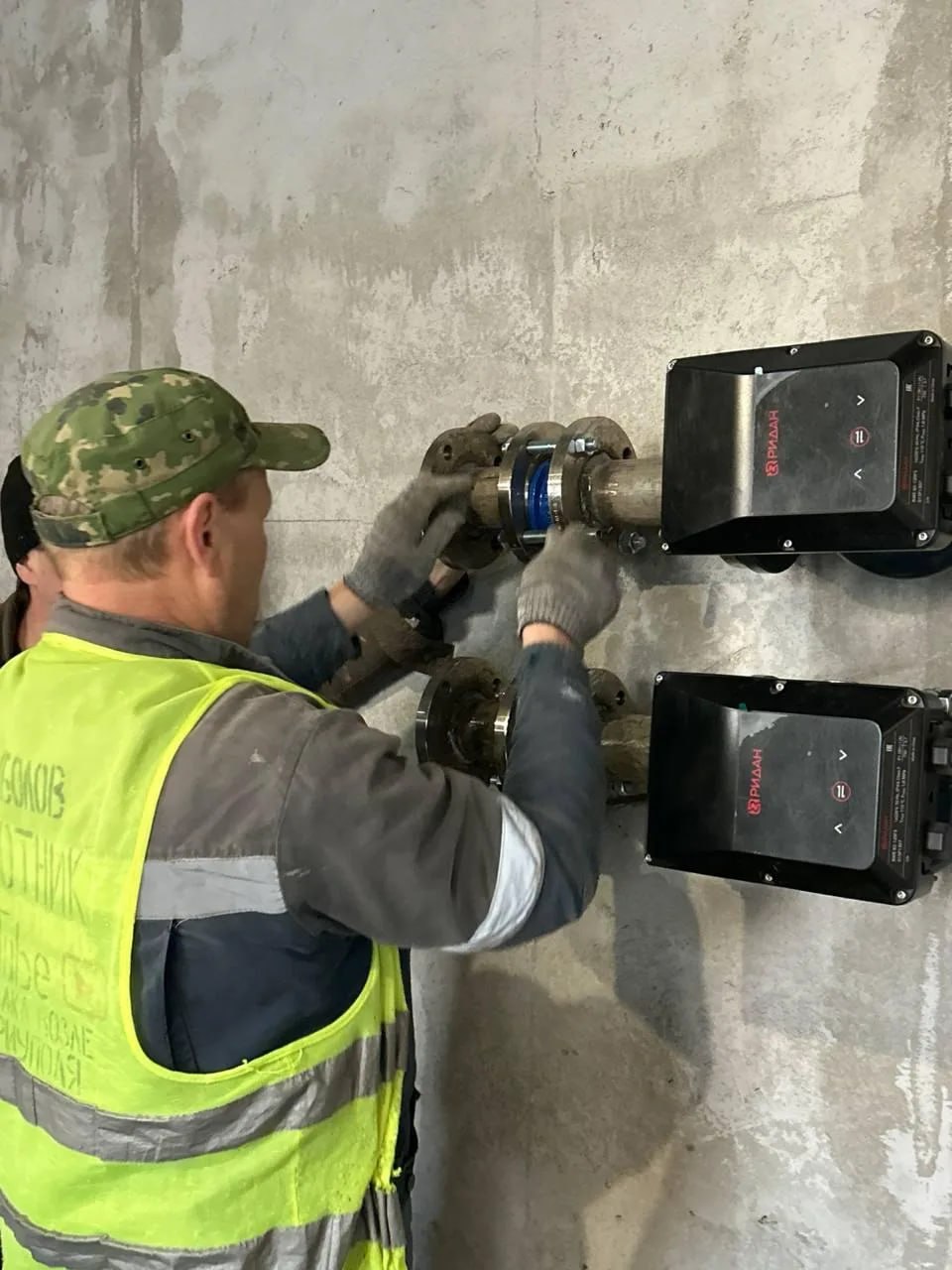 В ДК «Чайка» строители приступили к монтажу сантехнических коммуникаций В ДК «Чайка» строители приступили к монтажу сантехнических коммуникаций