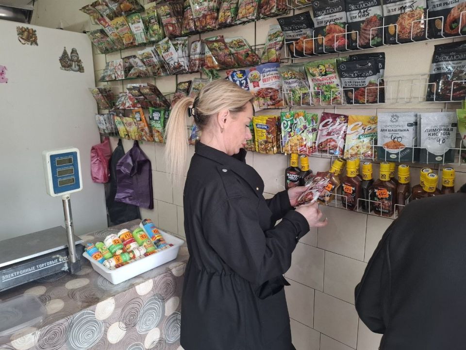 Елена Рязанцева: В Пролетарском внутригородском районе города Донецка прошел плановый рейд Народного контроля по соблюдению правил торговли и санитарных норм Елена Рязанцева: В Пролетарском внутригородском районе города Донецка прошел плановый рейд Народного контроля по соблюдению правил торговли и санитарных норм