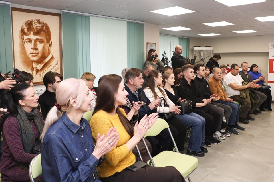Станислав Ретинский провел персональную выставку «Куба – остров свободы. Эхо прошлого и пульс настоящего», посвященную 100-летию со дня рождения Фиделя Кастро Станислав Ретинский провел персональную выставку «Куба – остров свободы. Эхо прошлого и пульс настоящего», посвященную 100-летию со дня рождения Фиделя Кастро