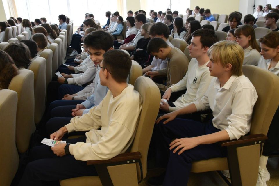 Построй своё будущее вместе с МСПК! Профориентационная встреча со школьниками города Построй своё будущее вместе с МСПК! Профориентационная встреча со школьниками города