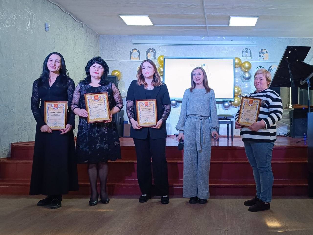 «Единая Россия» поздравила работников культуры Иловайска с профессиональным праздником «Единая Россия» поздравила работников культуры Иловайска с профессиональным праздником