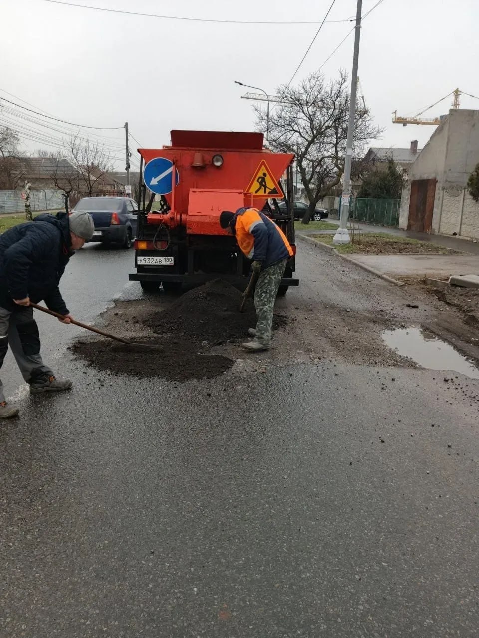 В двух районах Мариуполя ведутся дорожные работы