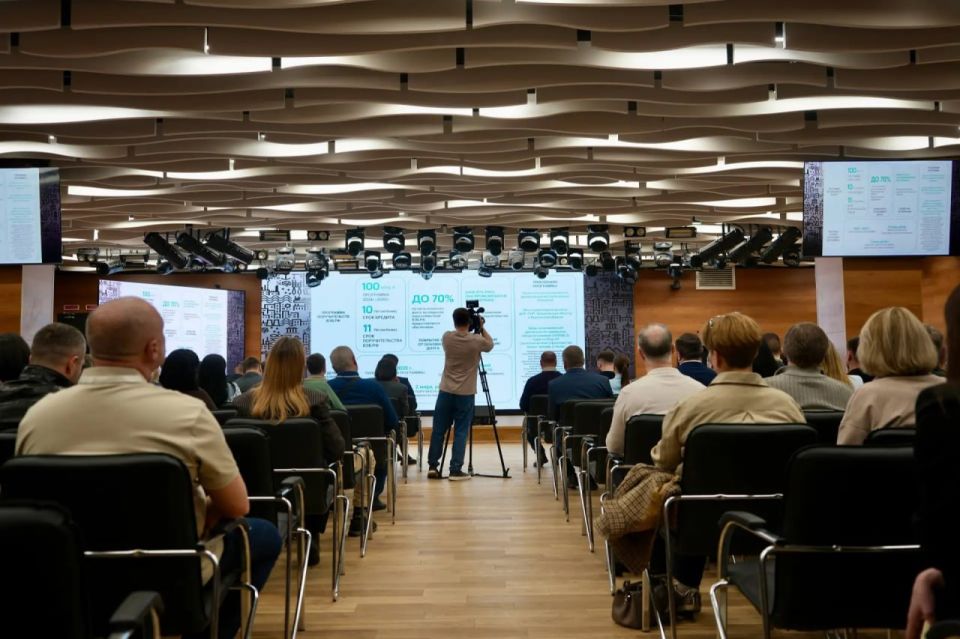 Кирилл Макаров: Сотрудничество с ВЭБ.РФ сегодня – это глубокая и системная работа по развитию нашего региона Кирилл Макаров: Сотрудничество с ВЭБ.РФ сегодня – это глубокая и системная работа по развитию нашего региона