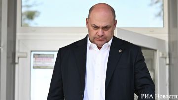 Бывший губернатор Курской области Роман Старовойт получил порядка 100 миллионов рублей в виде откатов во время строительства фортификационных сооружений, заявил экс-глава региона Алексей Смирнов, давая показания в суде