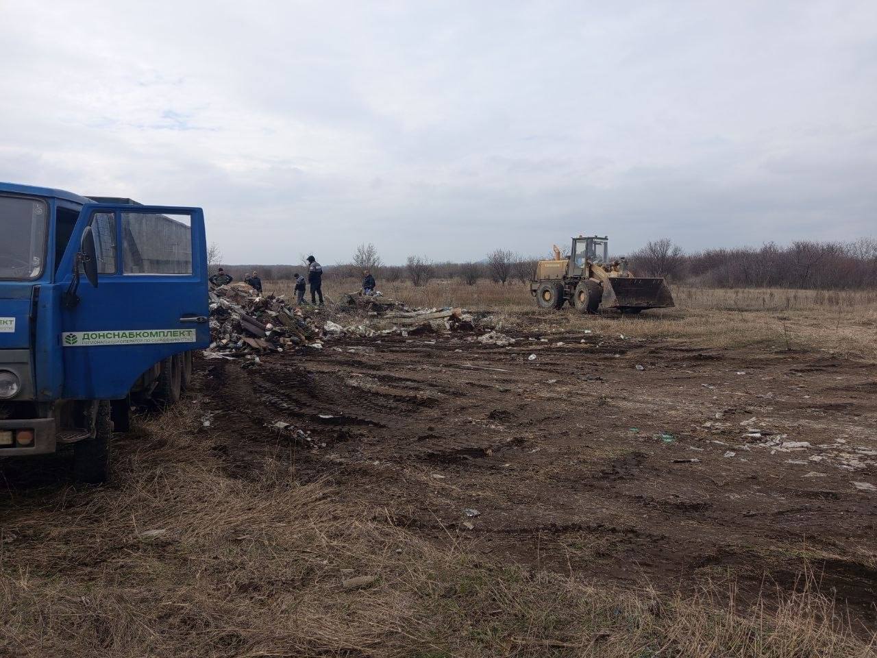 На прямую линию Президента РФ В.В. Путина обратился житель городского округа Иловайск с просьбой обратить внимание и решить вопрос несанкционированной свалки на Донецкой стороне города по ул. Ломоносова На прямую линию Президента РФ В.В. Путина обратился житель городского округа Иловайск с просьбой обратить внимание и решить вопрос несанкционированной свалки на Донецкой стороне города по ул. Ломоносова