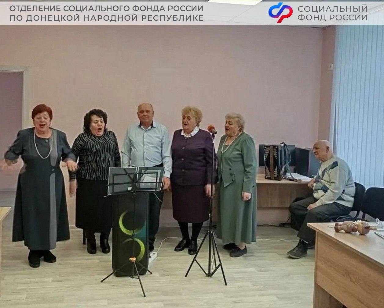 Поэтическая акварель: в Волновахе отметили День поэзии и День счастья Поэтическая акварель: в Волновахе отметили День поэзии и День счастья