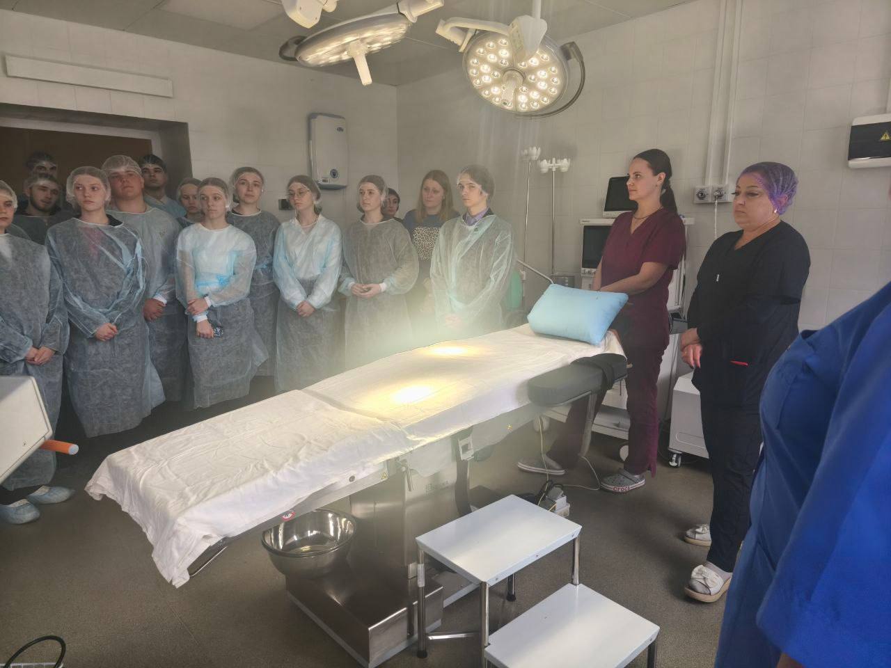 Наталья Великодная: Экскурсия для школьников в Тельмановскую районную больницу Наталья Великодная: Экскурсия для школьников в Тельмановскую районную больницу