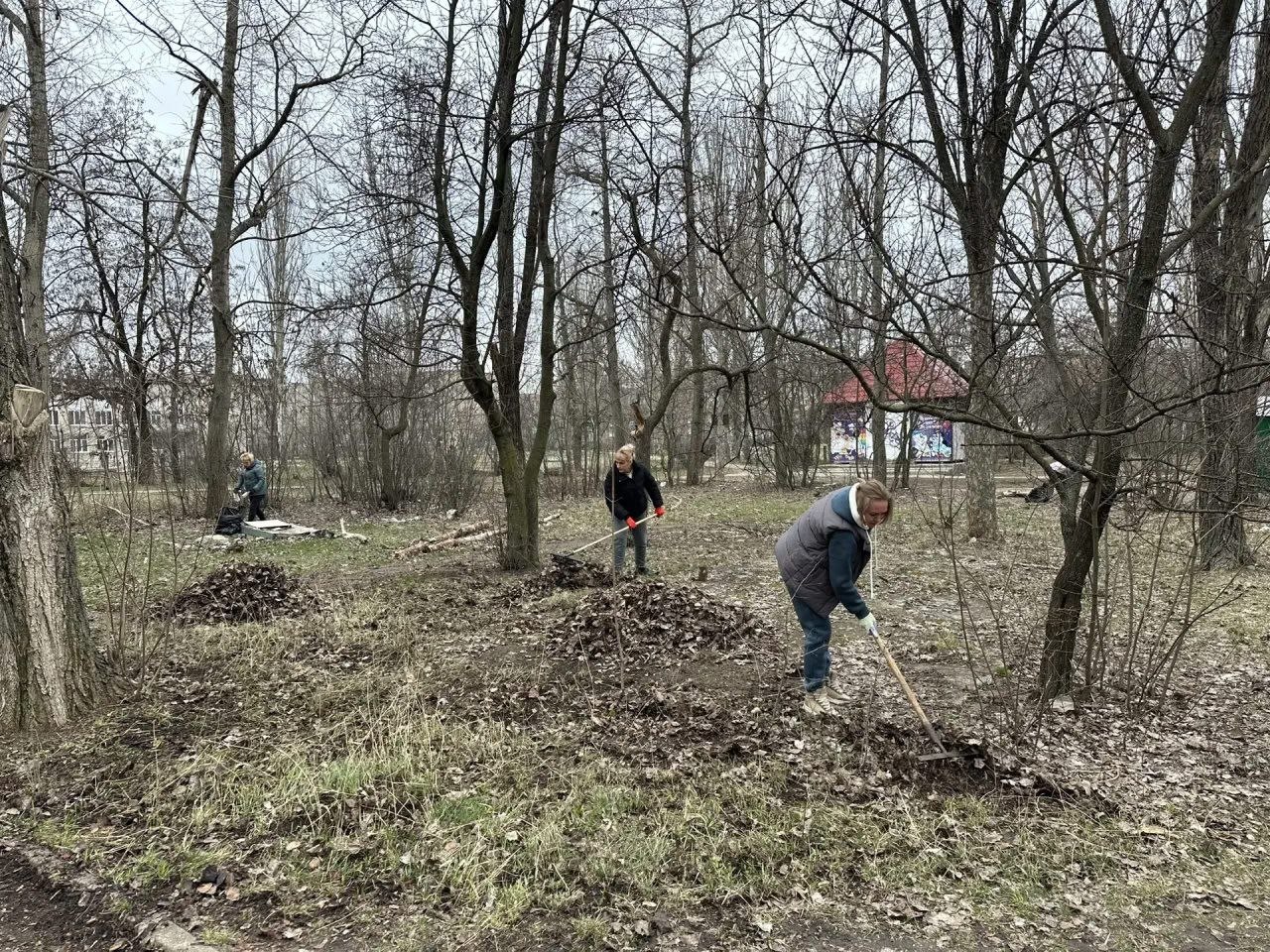 Елена Рязанцева: Сегодня в Пролетарском районе традиционно прошла акция «Чистый четверг» в рамках проекта «Городская среда» партии «Единая Россия». Елена Рязанцева: Сегодня в Пролетарском районе традиционно прошла акция «Чистый четверг» в рамках проекта «Городская среда» партии «Единая Россия».