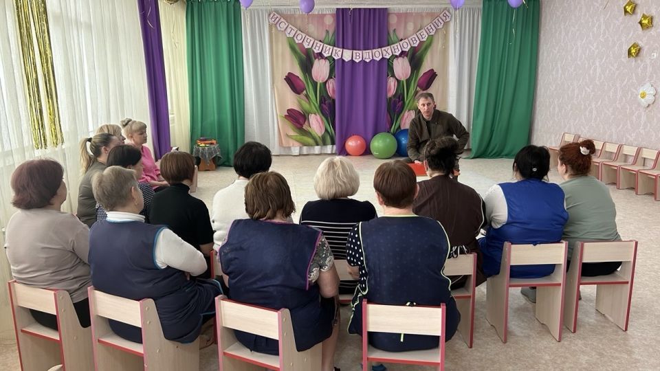 Александр Шатов встретился с трудовым коллективом дошкольного учреждения в городе Ждановка Александр Шатов встретился с трудовым коллективом дошкольного учреждения в городе Ждановка
