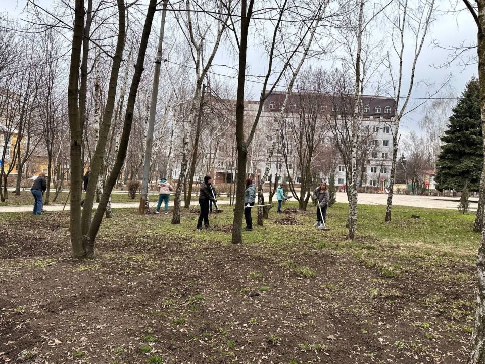 Елена Рязанцева: Сегодня в Пролетарском районе традиционно прошла акция «Чистый четверг» в рамках проекта «Городская среда» партии «Единая Россия». Елена Рязанцева: Сегодня в Пролетарском районе традиционно прошла акция «Чистый четверг» в рамках проекта «Городская среда» партии «Единая Россия».