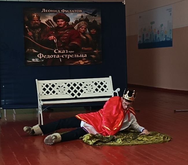 В рамках городского фестиваля школьных театров «Театральная мозаика» и в преддверии Международного дня театра в ГБОУ «Мироновская школа №10 г.о. Дебальцево» прошла премьера спектакля по мотивам сказки Л. Филатова «Про... В рамках городского фестиваля школьных театров «Театральная мозаика» и в преддверии Международного дня театра в ГБОУ «Мироновская школа №10 г.о. Дебальцево» прошла премьера спектакля по мотивам сказки Л. Филатова «Про...