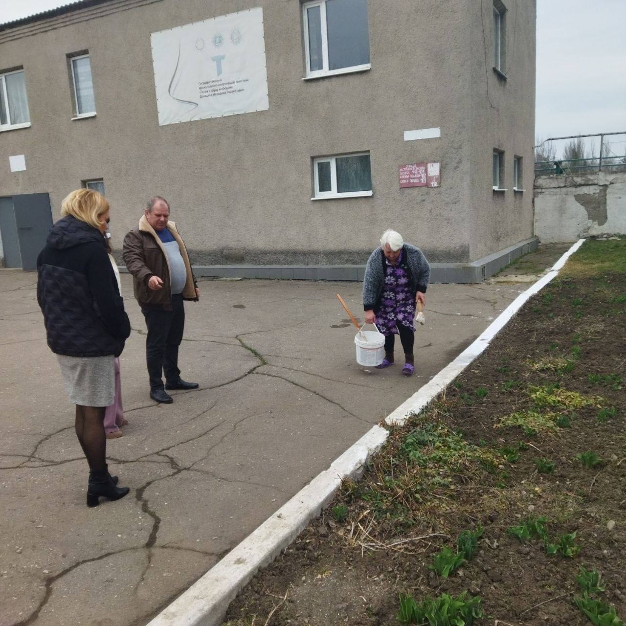 Сергей Назаров провел осмотр придомовых и общественных территорий в Кировском Сергей Назаров провел осмотр придомовых и общественных территорий в Кировском