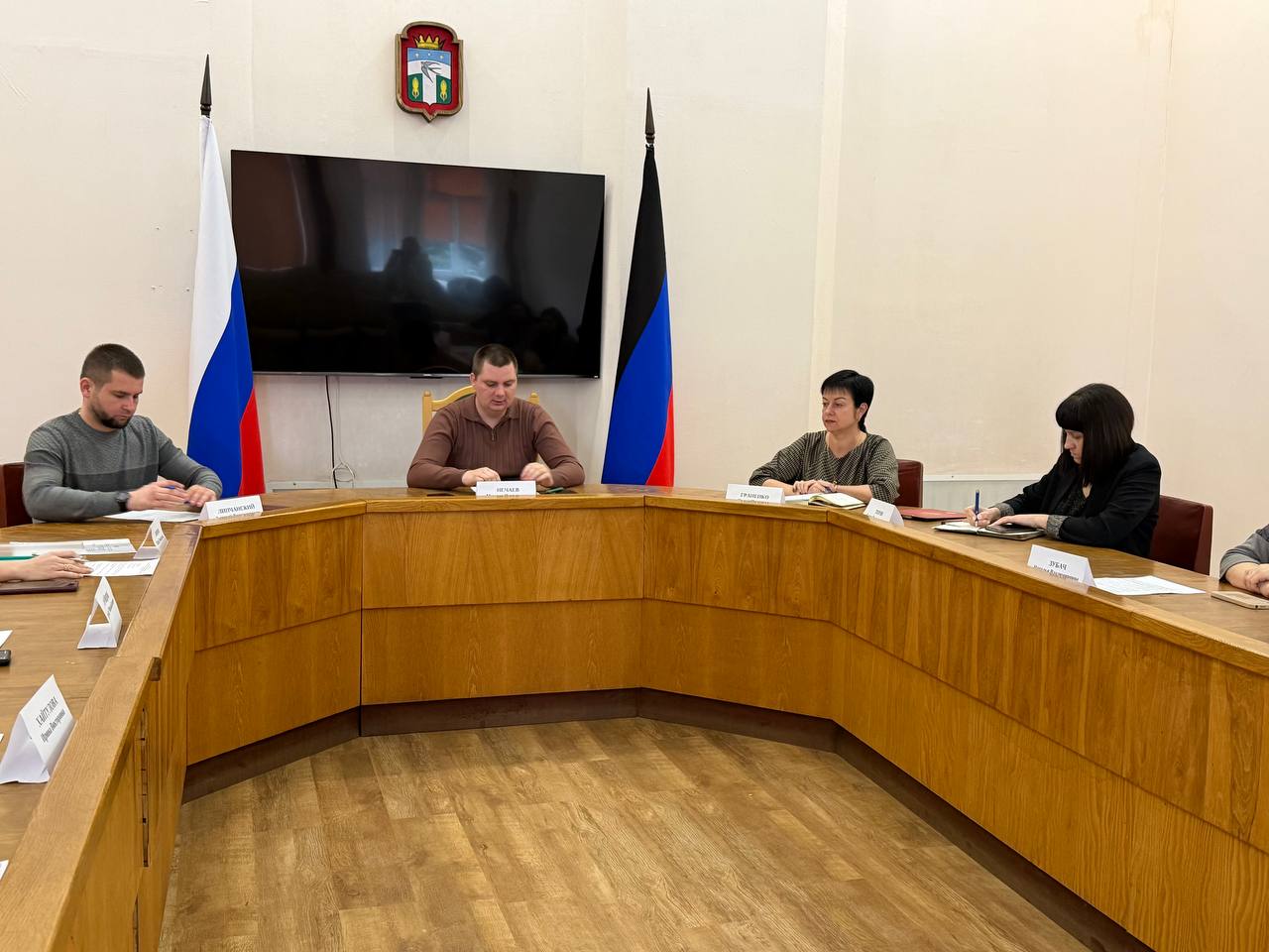 Сегодня, в рамках партийного проекта Единой России "Здоровое Будущее", в Администрации округа состоялось очередное заседание заседания штаба по вопросам здравоохранения Тельмановского муниципального округа