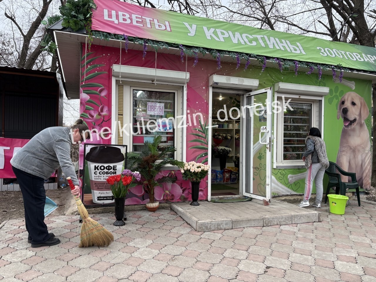 Представители сферы торговли и общественного питания, а также сотрудники ГУП ДНР «Рынки Донбасса» вновь поддержали городскую экологическую инициативу, приняв активное участие в акции «Чистый четверг» Представители сферы торговли и общественного питания, а также сотрудники ГУП ДНР «Рынки Донбасса» вновь поддержали городскую экологическую инициативу, приняв активное участие в акции «Чистый четверг»