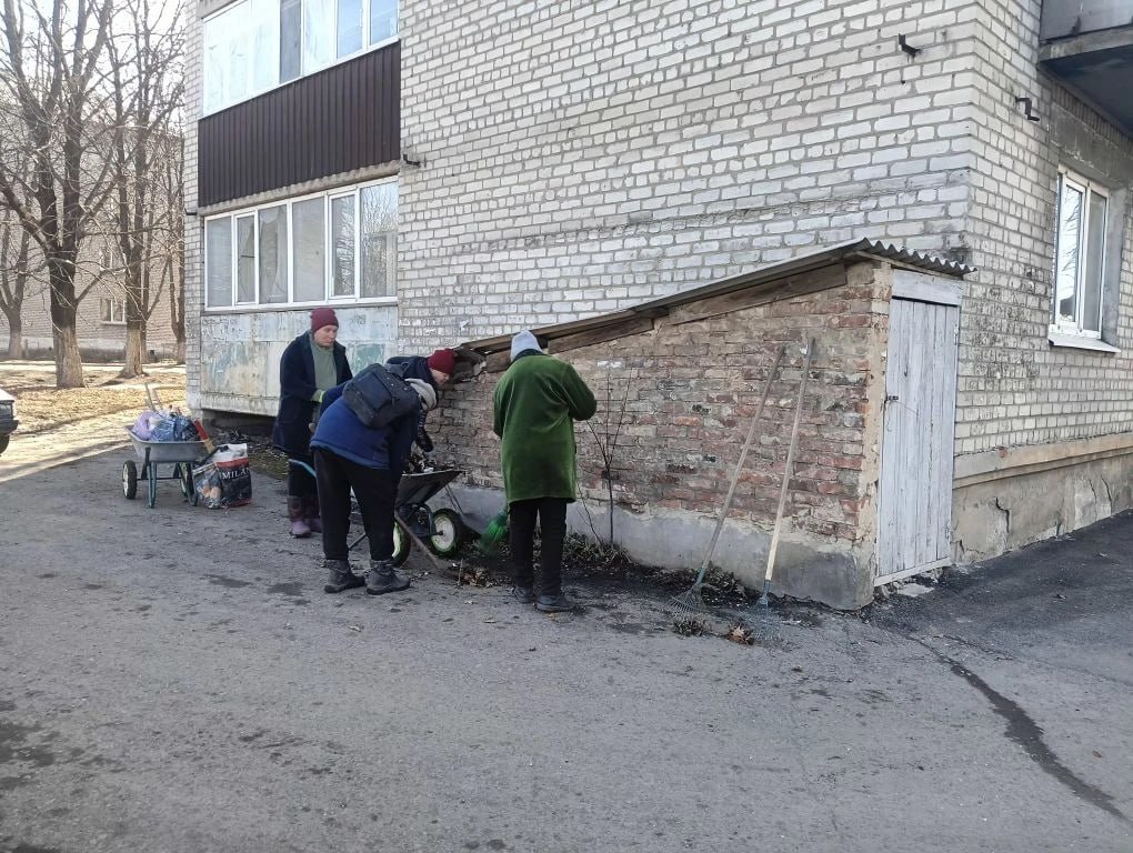 Костина Анастасия: контроль качества работы по уборке придомовой территории в Дебальцево