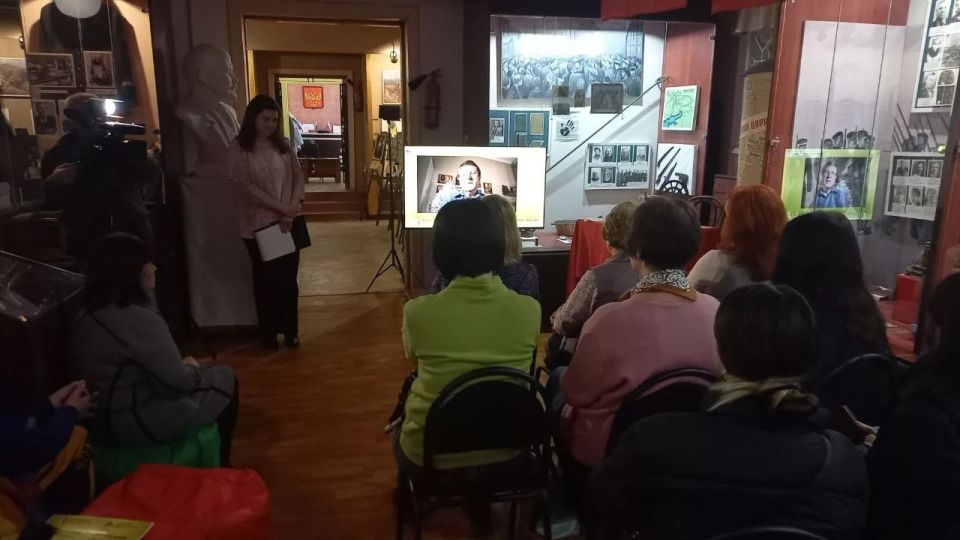Сегодня, 26 марта, в МБУ "Музей истории города Харцызска" открылась передвижная выставка тактильных репродукций картин Николая Рериха Сегодня, 26 марта, в МБУ "Музей истории города Харцызска" открылась передвижная выставка тактильных репродукций картин Николая Рериха