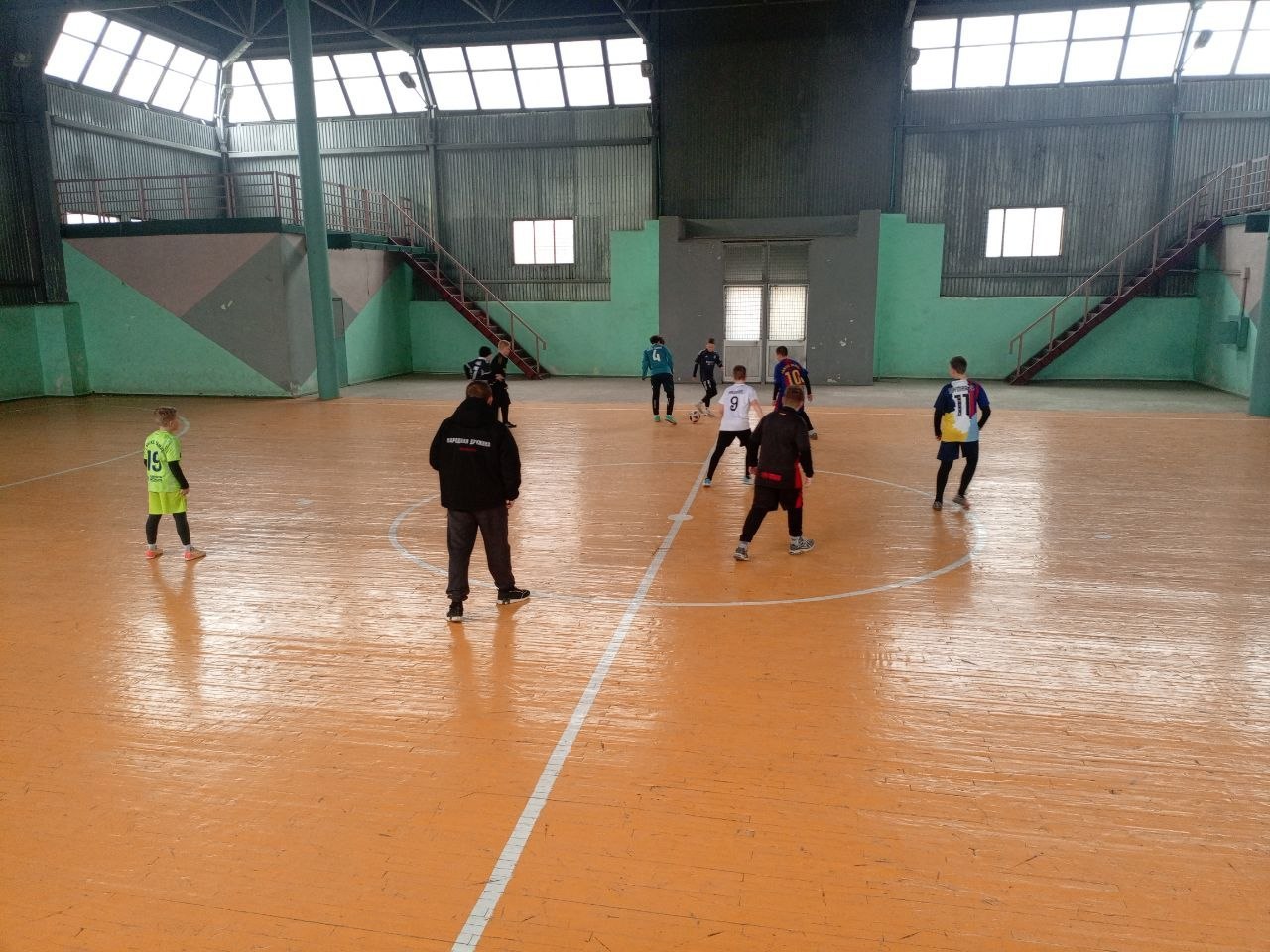 В Ждановке прошло городское соревнование по мини-футболу В Ждановке прошло городское соревнование по мини-футболу