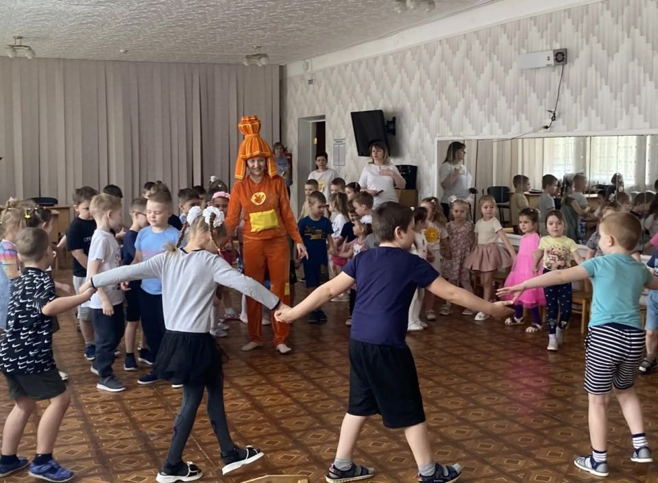 Сегодня, 26 марта, в ГБДОУ детский сад N°20 «Ромашка» культорганизатор Зугрэсского Дворца культуры - Богданова Светлана Витальевна провела игровую программу «В гости фиксика позвали» Сегодня, 26 марта, в ГБДОУ детский сад N°20 «Ромашка» культорганизатор Зугрэсского Дворца культуры - Богданова Светлана Витальевна провела игровую программу «В гости фиксика позвали»