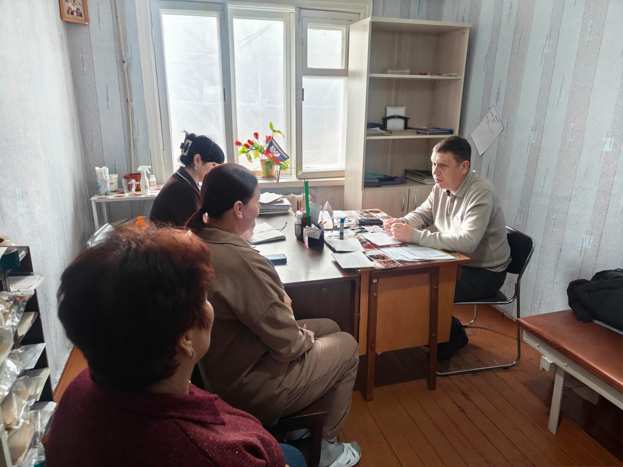 Замглавы Снежного ответил на вопросы жителей пгт Горняцкого