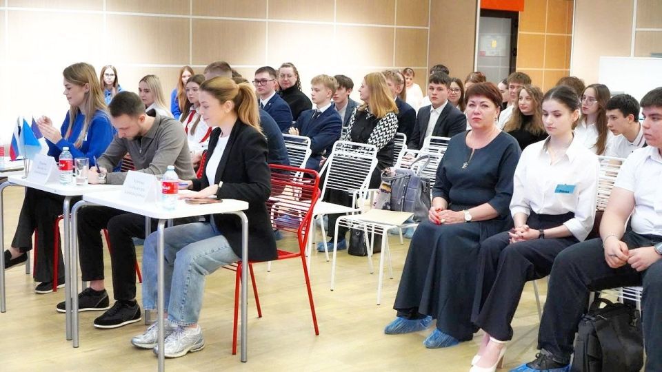 Говорили, убеждали, вдохновляли: в молодежном центре прошёл конкурс ораторов Говорили, убеждали, вдохновляли: в молодежном центре прошёл конкурс ораторов