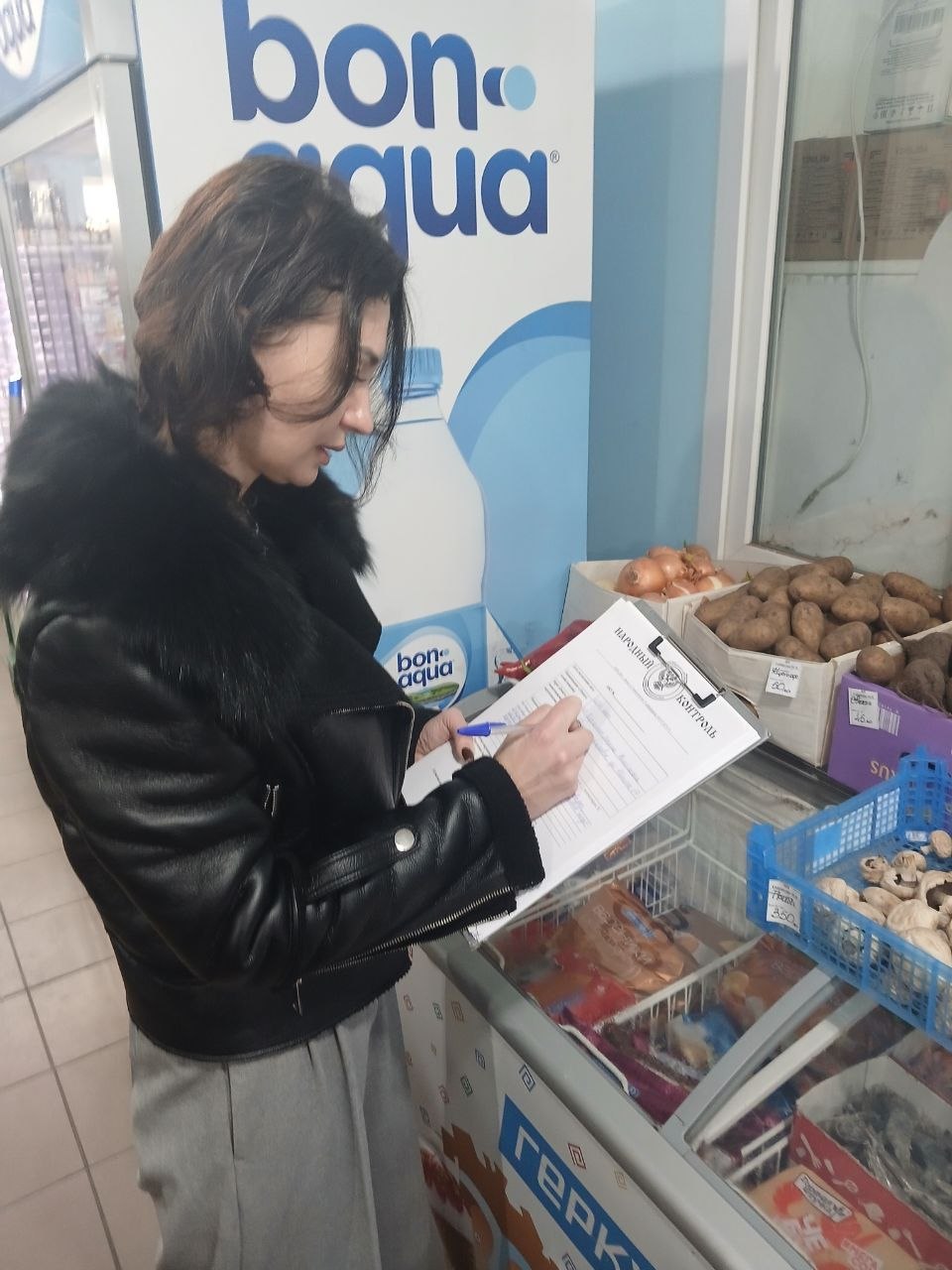 Рейд по объектам торговли. В рамках осуществления партийного проекта «Народный контроль» Единой России, 26 марта был проведен рейд по торговым объектам городского округа Енакиево, в котором приняли участие представители... Рейд по объектам торговли. В рамках осуществления партийного проекта «Народный контроль» Единой России, 26 марта был проведен рейд по торговым объектам городского округа Енакиево, в котором приняли участие представители...