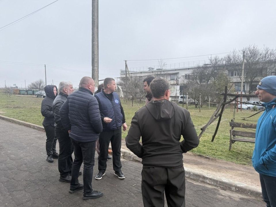 Борис Трима: В пгт Мангуш на улице Почтовой ведется капитальный ремонт общедомового имущества Борис Трима: В пгт Мангуш на улице Почтовой ведется капитальный ремонт общедомового имущества