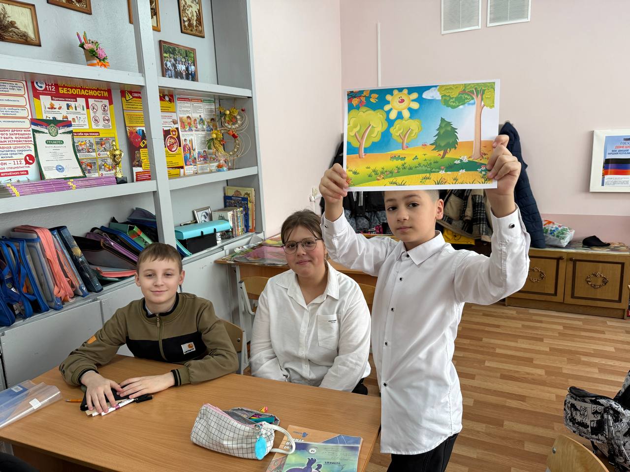 Сегодня ученики ГБОУ «Школа №5 г.о. Дебальцево» отправились в виртуальное путешествие под названием «Я иду, шагаю по земле» Сегодня ученики ГБОУ «Школа №5 г.о. Дебальцево» отправились в виртуальное путешествие под названием «Я иду, шагаю по земле»