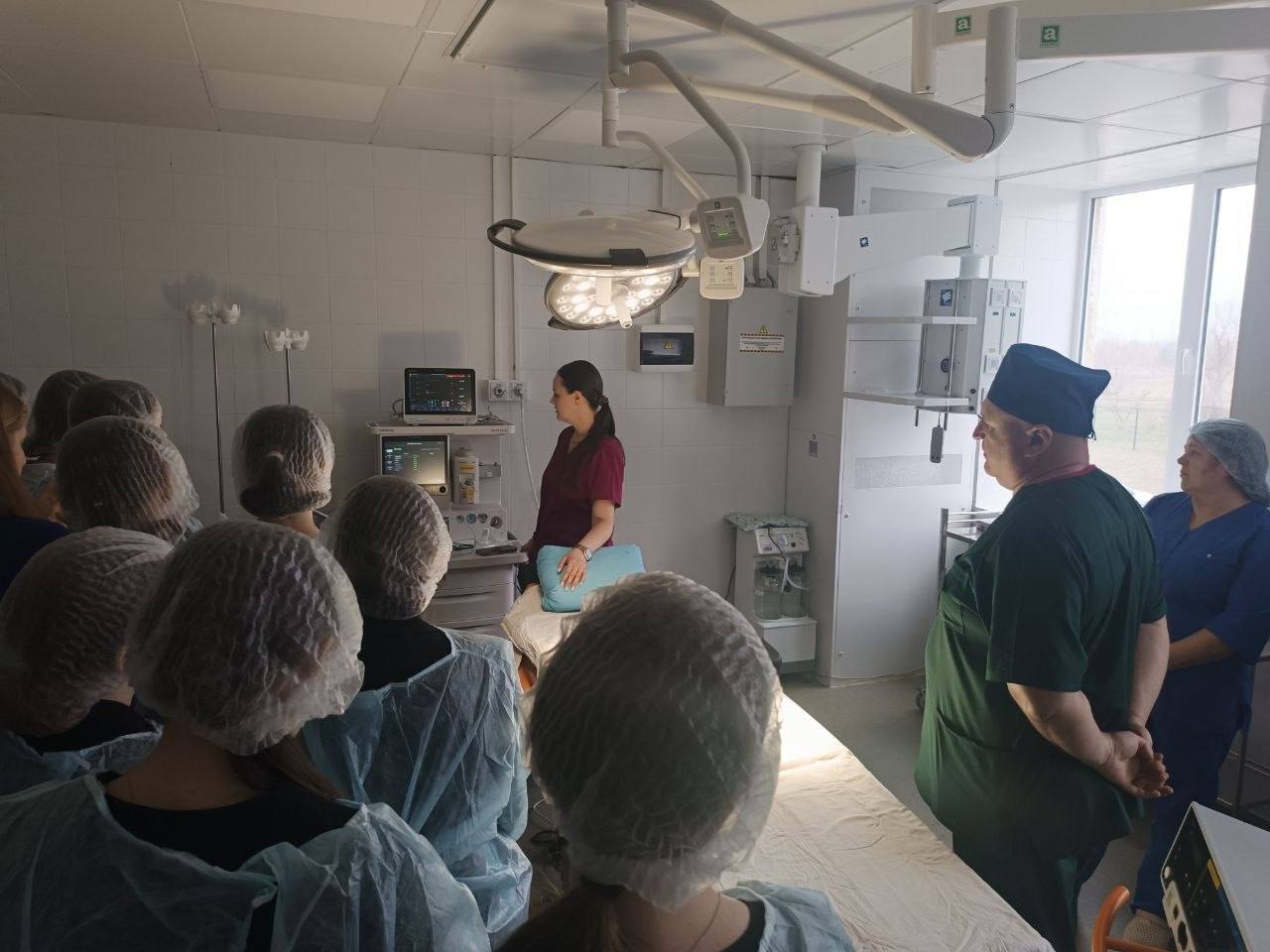 Наталья Великодная: Экскурсия для школьников в Тельмановскую районную больницу Наталья Великодная: Экскурсия для школьников в Тельмановскую районную больницу