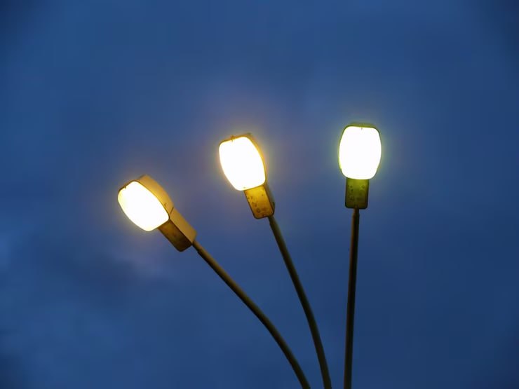 Сергей Желновач: На недавнем оперативном совещании Глава Донецкой Народной Республики, Денис Владимирович Пушилин, справедливо поднял очень важную проблему – отсутствие наружного освещения в некоторых населенных пунктах