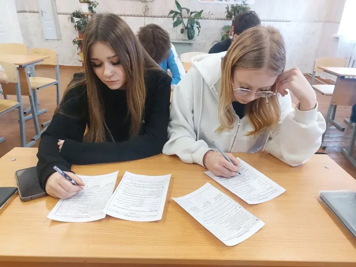 В школах Шахтерского округа провели занятия «Россия здоровая: медицина и фармацевтика в России»