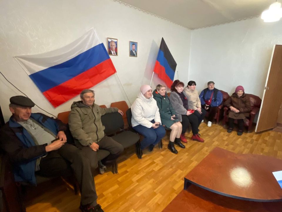 Заместитель Главы администрации Наталья Тосхопаран, заведующий Камышеватским территориальным сектором Ирина Цебро и депутат Александр Троян провели встречу с жителями села Камышеватое Заместитель Главы администрации Наталья Тосхопаран, заведующий Камышеватским территориальным сектором Ирина Цебро и депутат Александр Троян провели встречу с жителями села Камышеватое