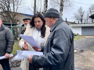 Анна Кондрыкинская: По просьбам жителей приехала в Ясиноватую на ул. Орджоникидзе