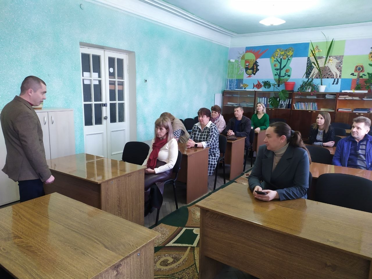 25 марта заместитель главы администрации городского округа Торез Александр Остапенко провел встречу с трудовым коллективом МБОДО "ДДЮТ "Юность" Г. Тореза" 25 марта заместитель главы администрации городского округа Торез Александр Остапенко провел встречу с трудовым коллективом МБОДО "ДДЮТ "Юность" Г. Тореза"