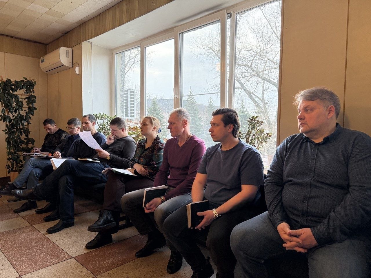 Александр Шатов: Глава Шахтерского округа встретился с сотрудниками Шахты «Ждановская» Александр Шатов: Глава Шахтерского округа встретился с сотрудниками Шахты «Ждановская»