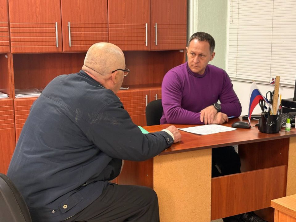 Александр Пеняев: Основными темами очередного личного приема, который провел сегодня в администрации округа, стали благоустройство и ремонт жилого фонда Александр Пеняев: Основными темами очередного личного приема, который провел сегодня в администрации округа, стали благоустройство и ремонт жилого фонда