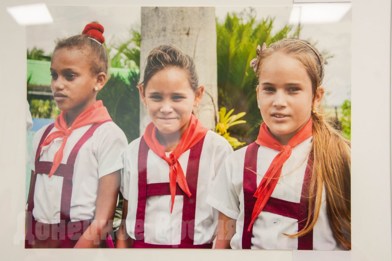 “Самое сильное впечатление – это сами кубинцы”: в Донецке открылась выставка Станислава Ретинского “Самое сильное впечатление – это сами кубинцы”: в Донецке открылась выставка Станислава Ретинского